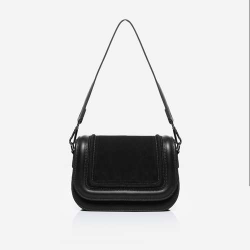 Сумка українського бренду ТМ  "Lucherino" стане хорошим придбанням не на один рік.  Невелика жіноча сумочка виготовлена з високоякісного шкірзамінника та якісної надійної фурнітури в кольорі - нікель. Одне відділення з однією кишенею на застібці.